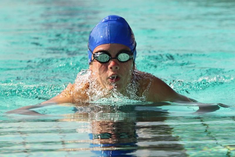 Óculos de natação ajudam na performance e na saúde dos olhos