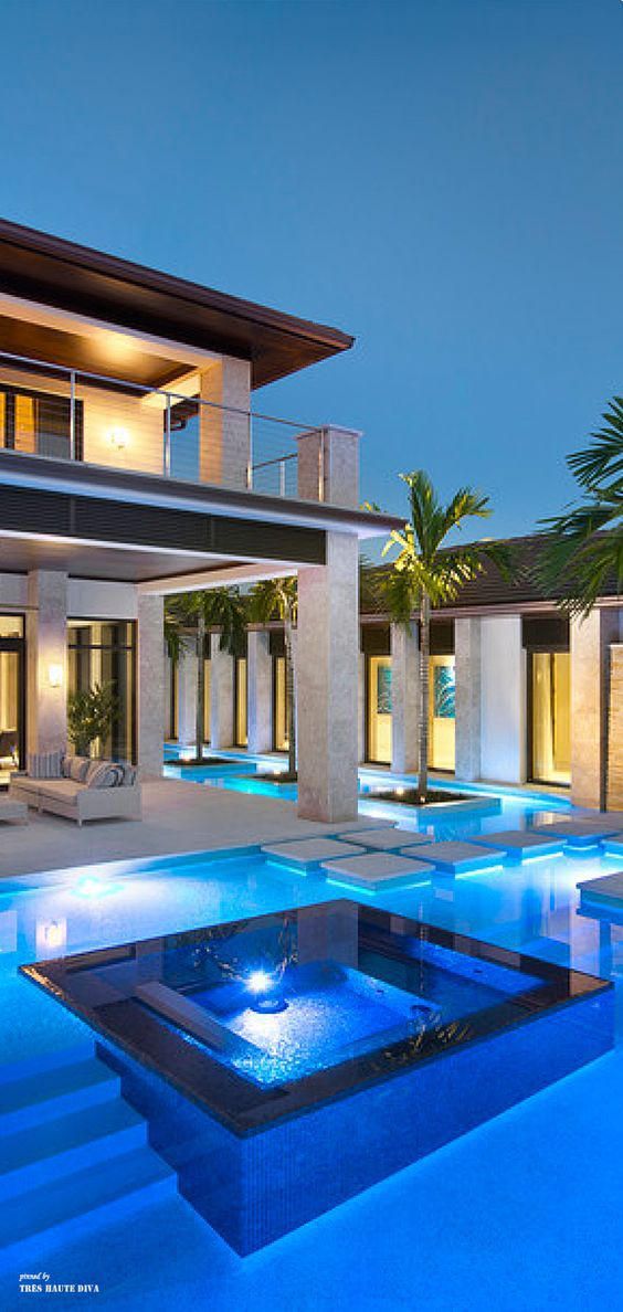 piscina-quadrada-e-iluminada